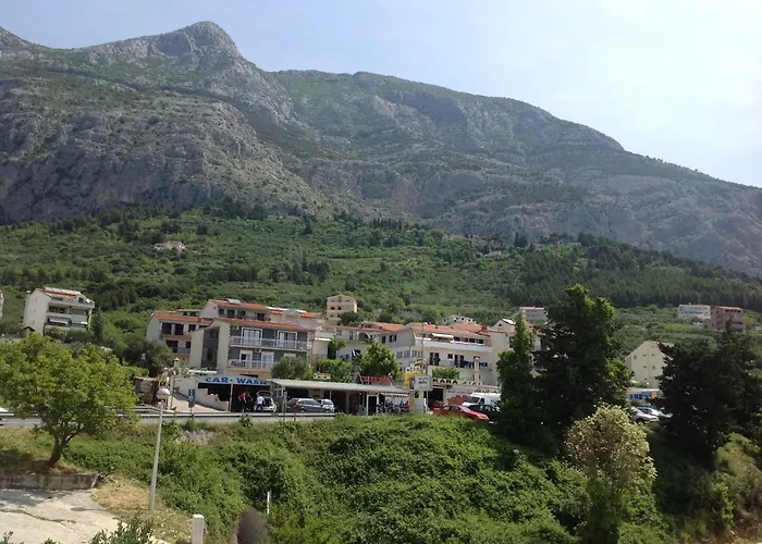 بيت ضيافة Batosic